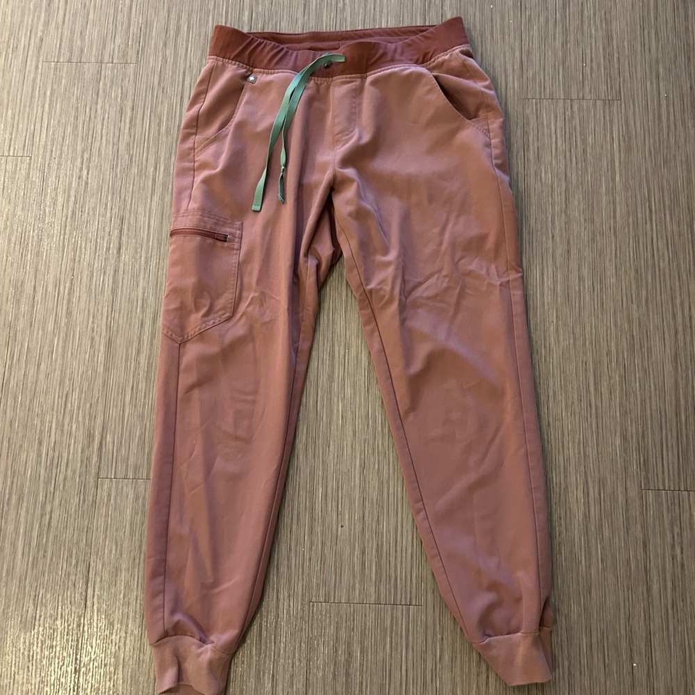 Figs Mauve Jogger Scrubs- size medium